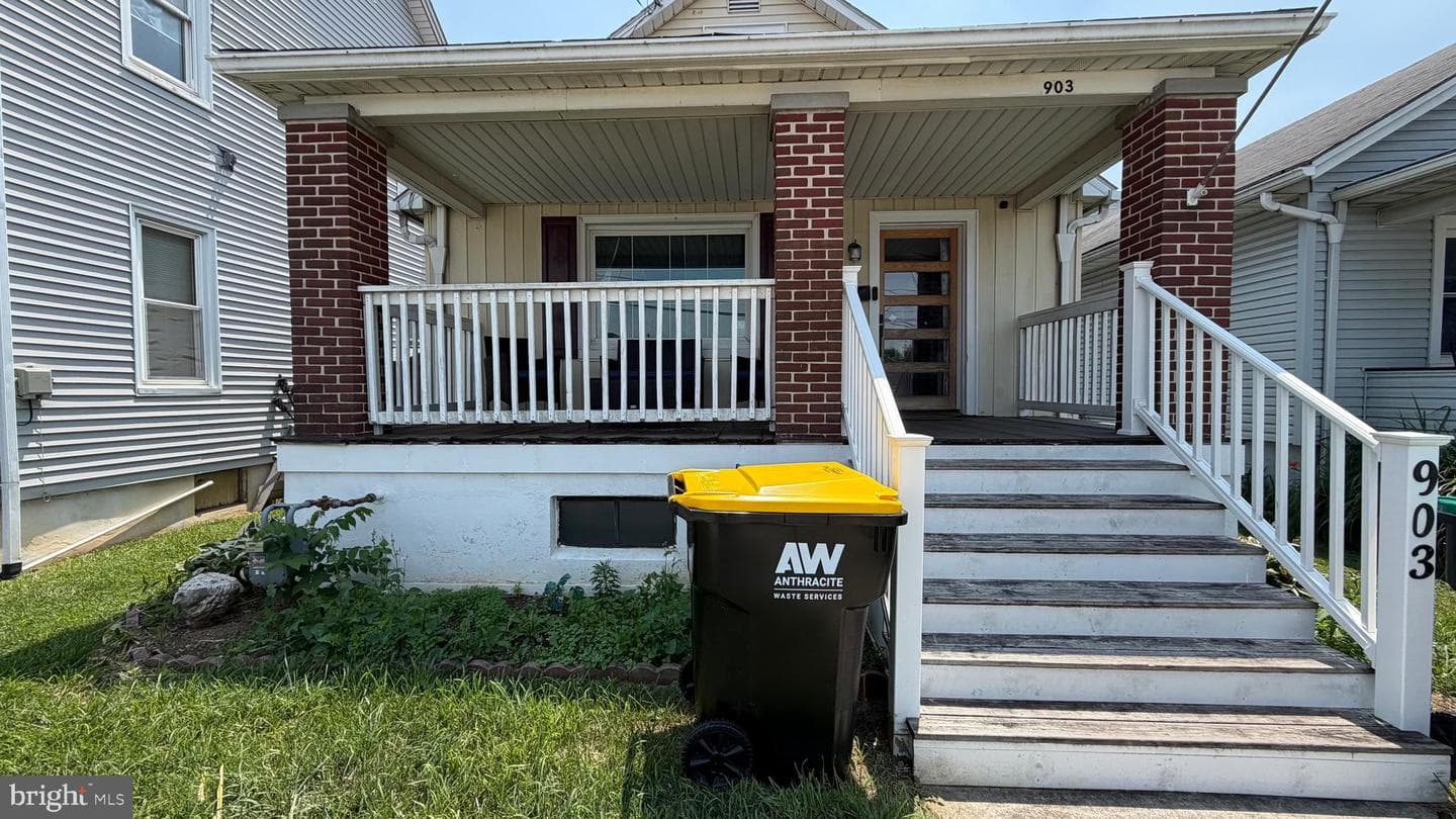 903 York Street photo 3