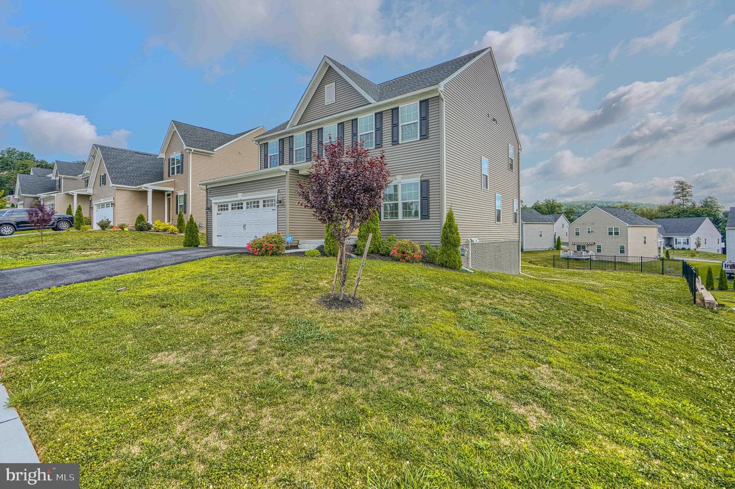 219 Chadsworth Way photo 4