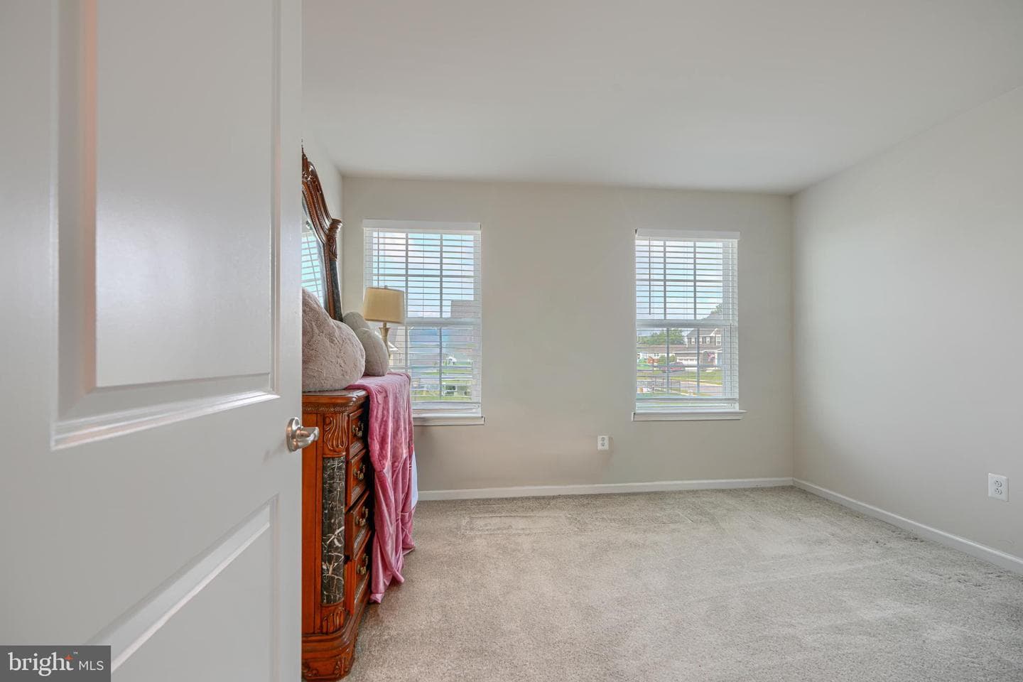 219 Chadsworth Way photo 44