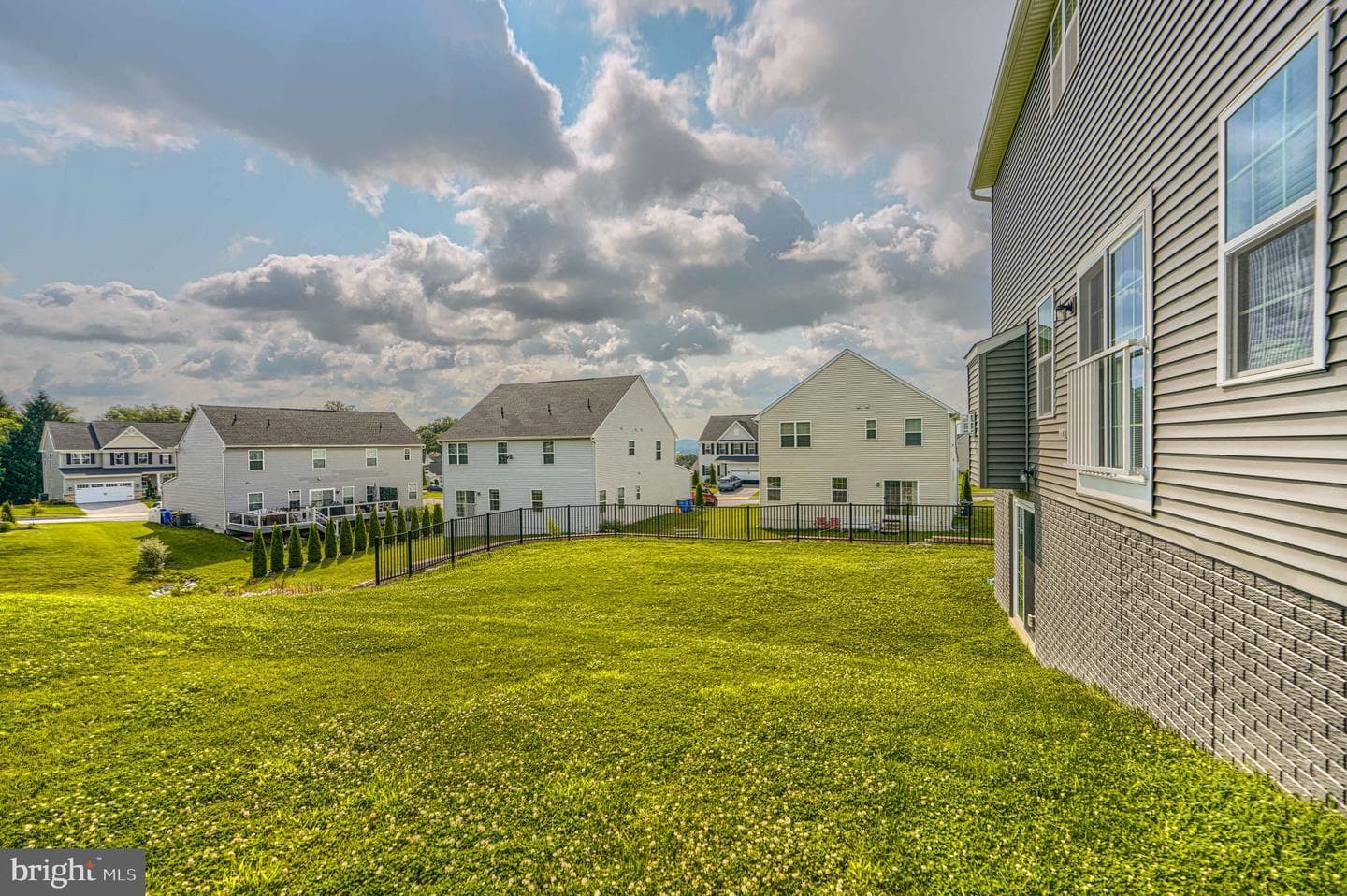 219 Chadsworth Way photo 58