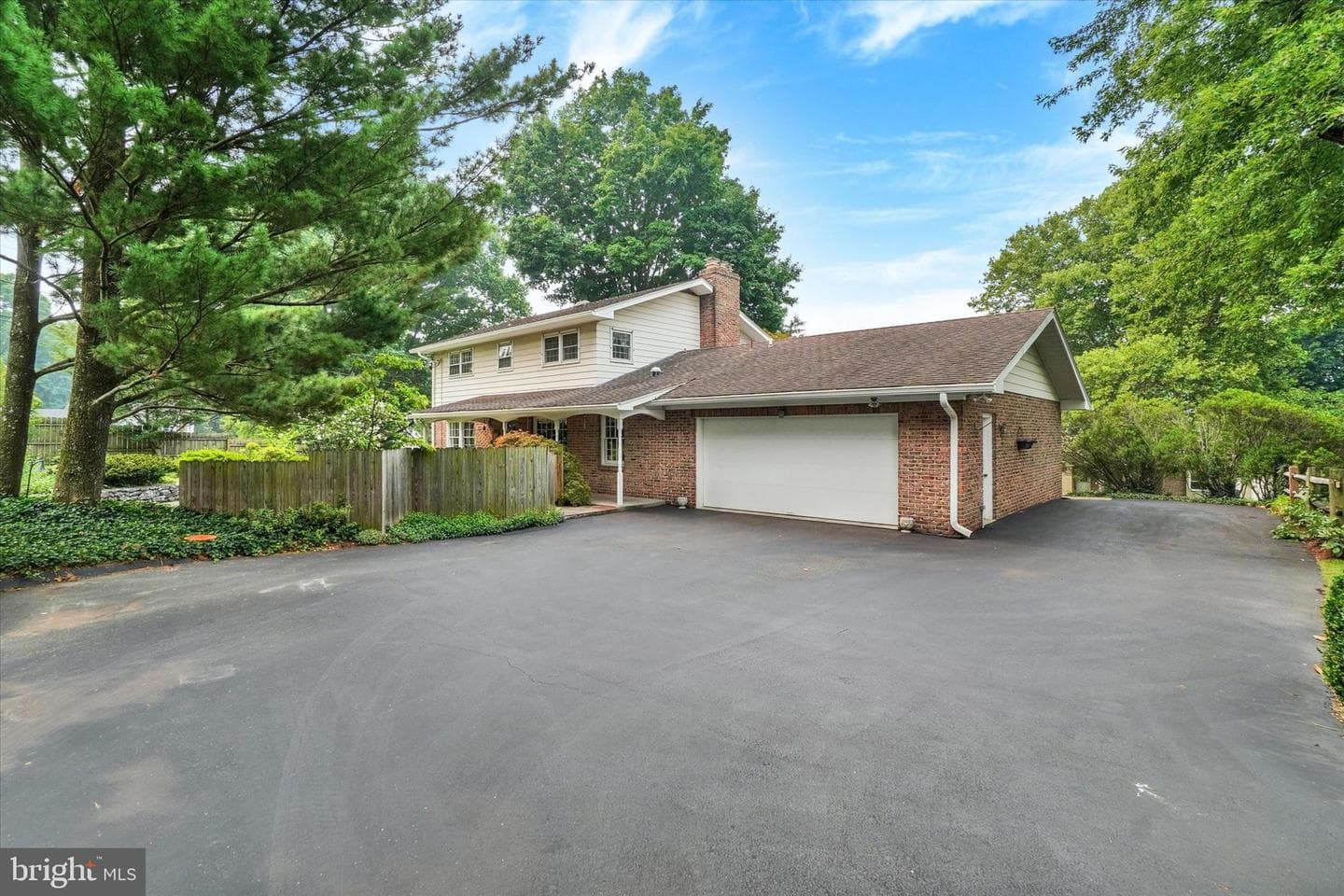 100 Shelbourne Drive photo 3