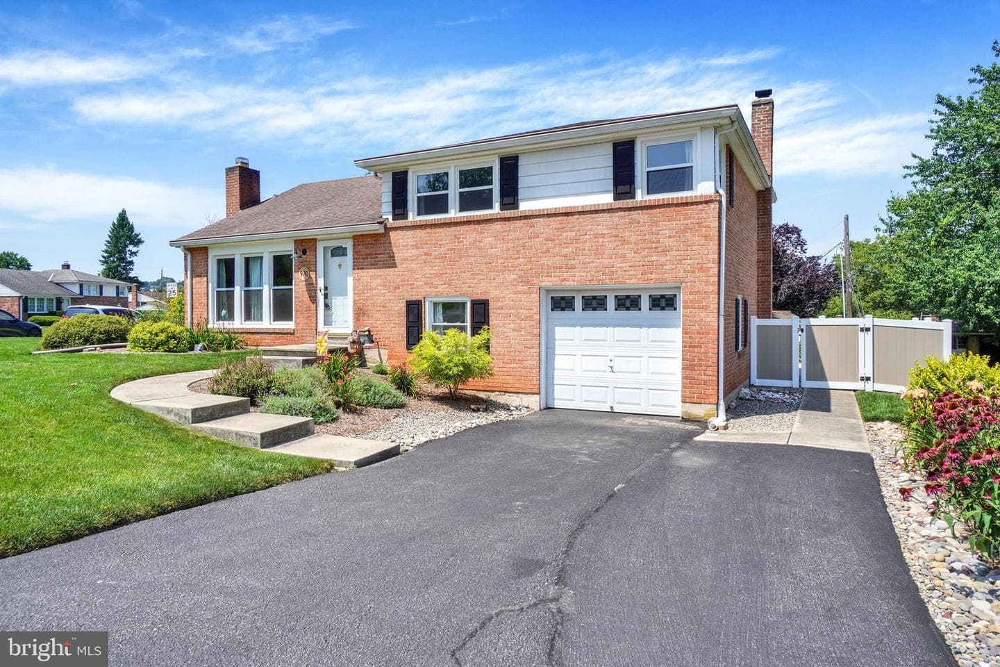 970 Sundale Drive photo 4