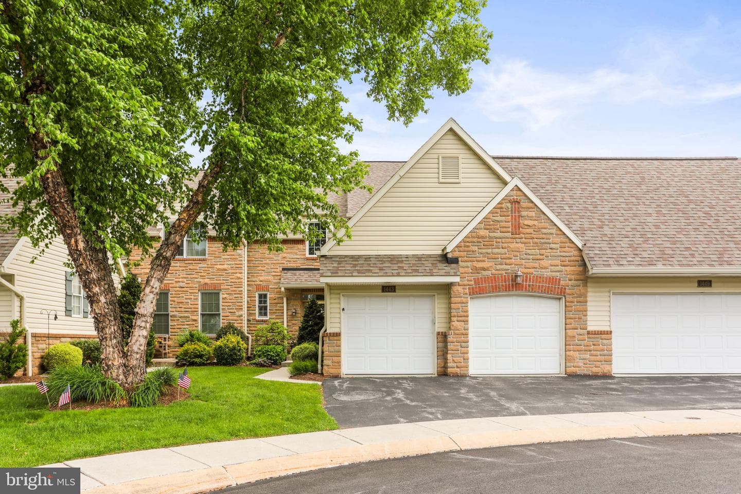 1443 Turnberry Court, York