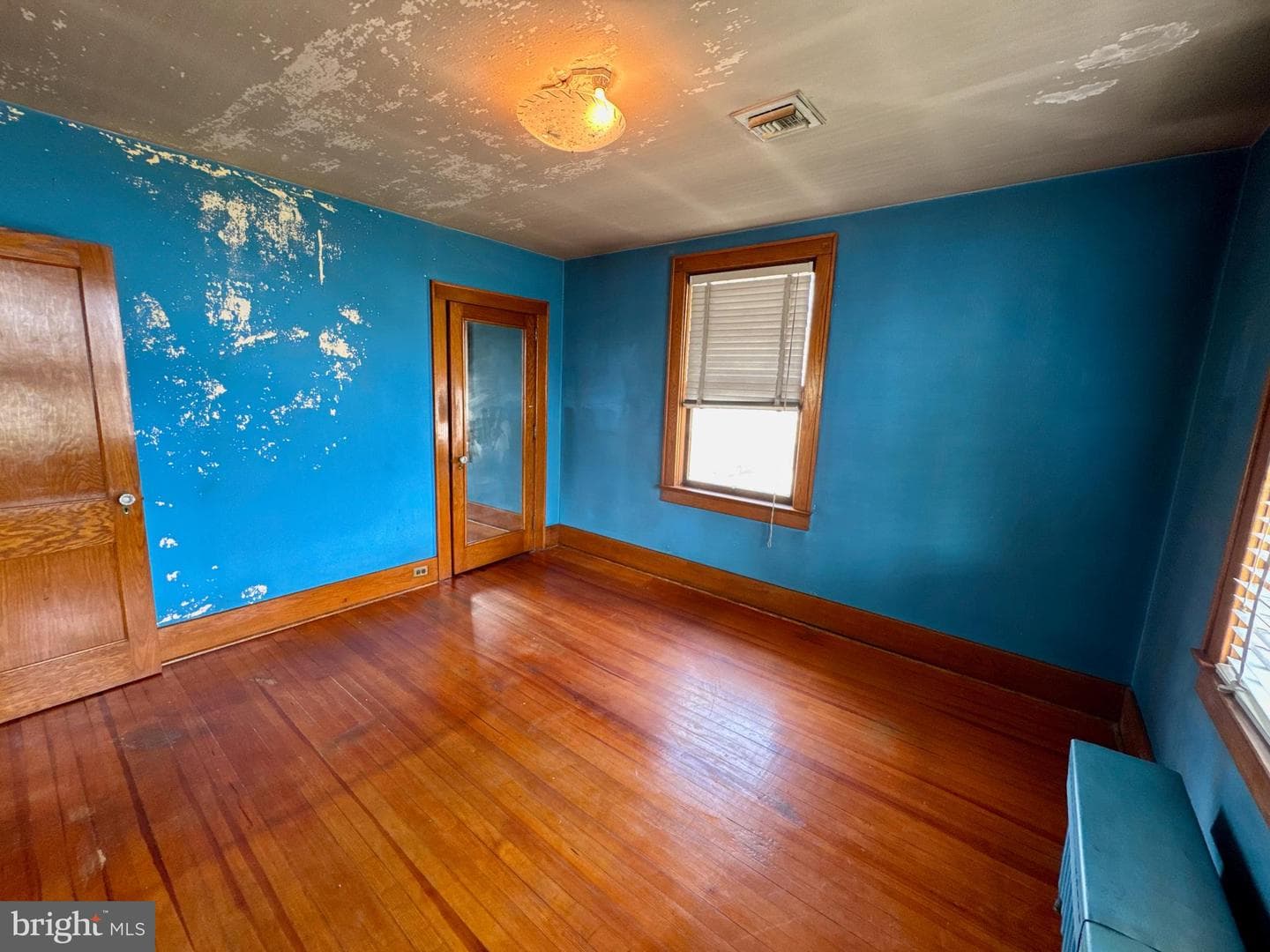 990 E Philadelphia Street photo 32