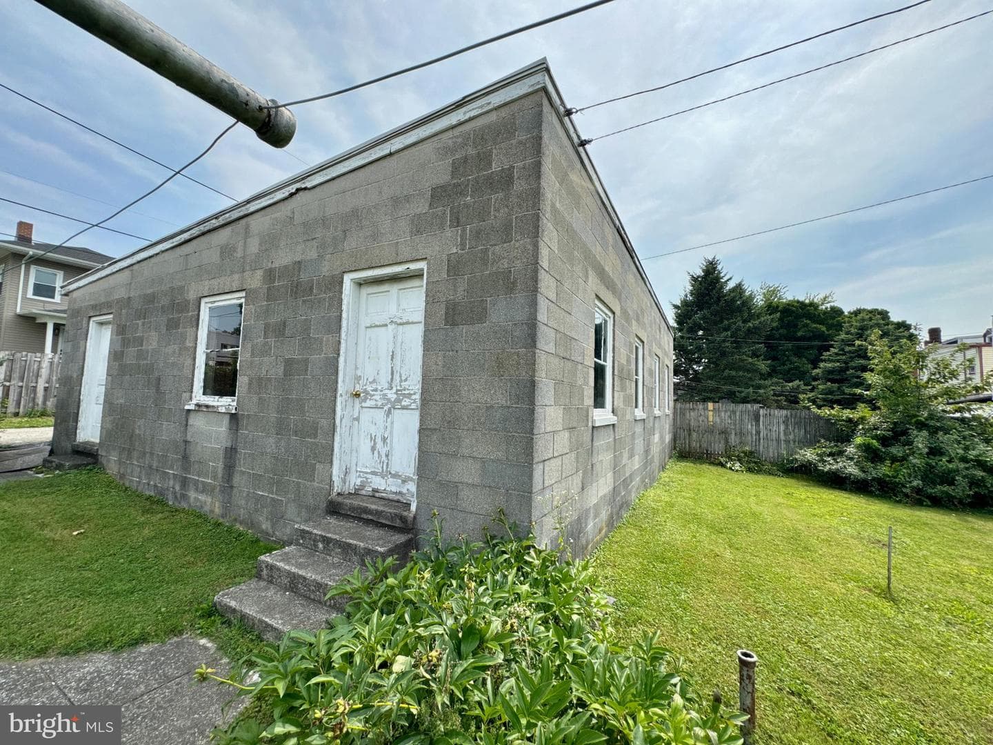990 E Philadelphia Street photo 41