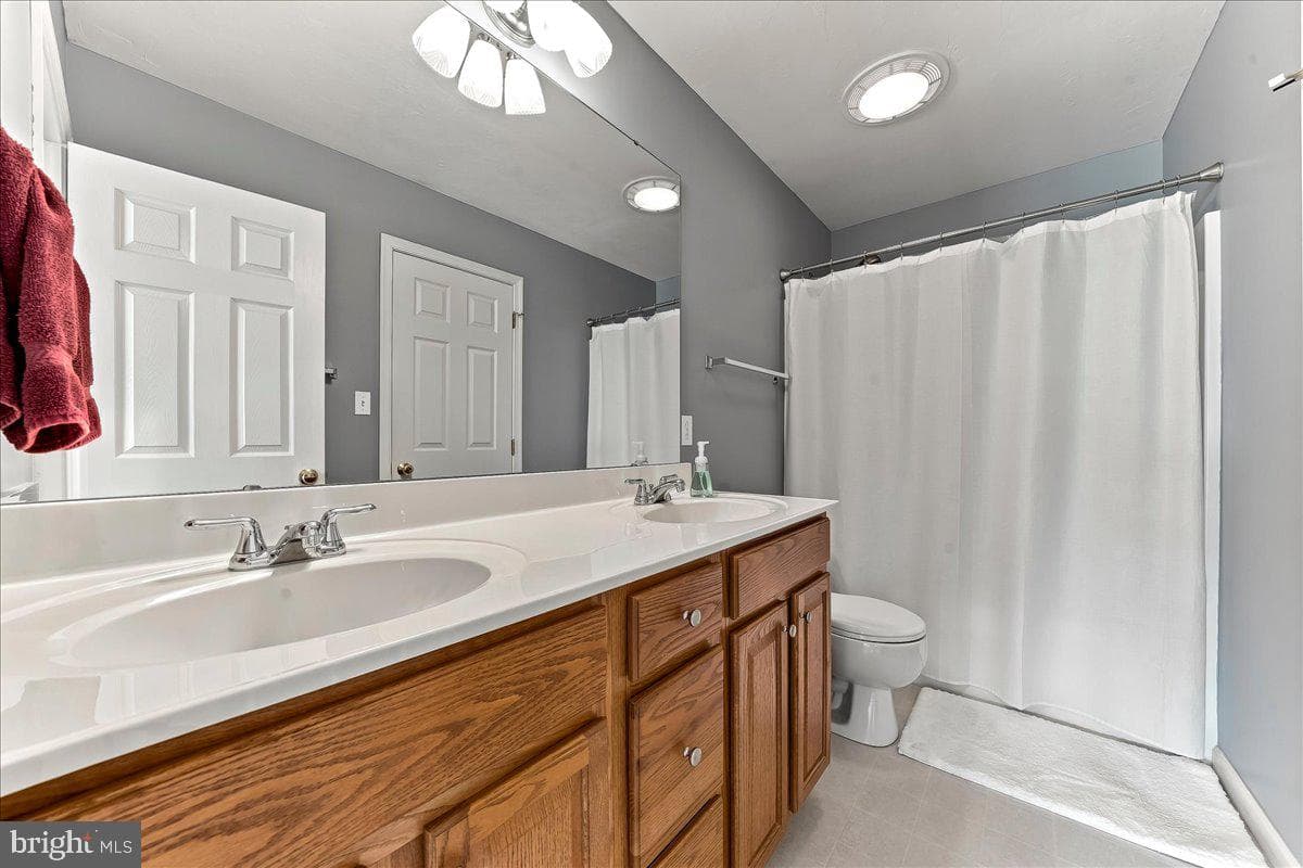 125 Fieldstone Court photo 32
