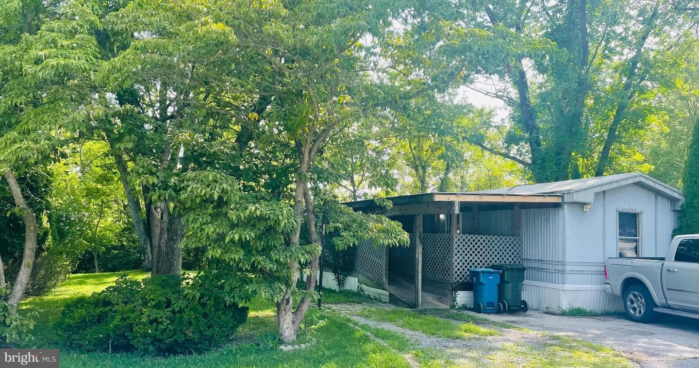 563 Pine Drive photo 1