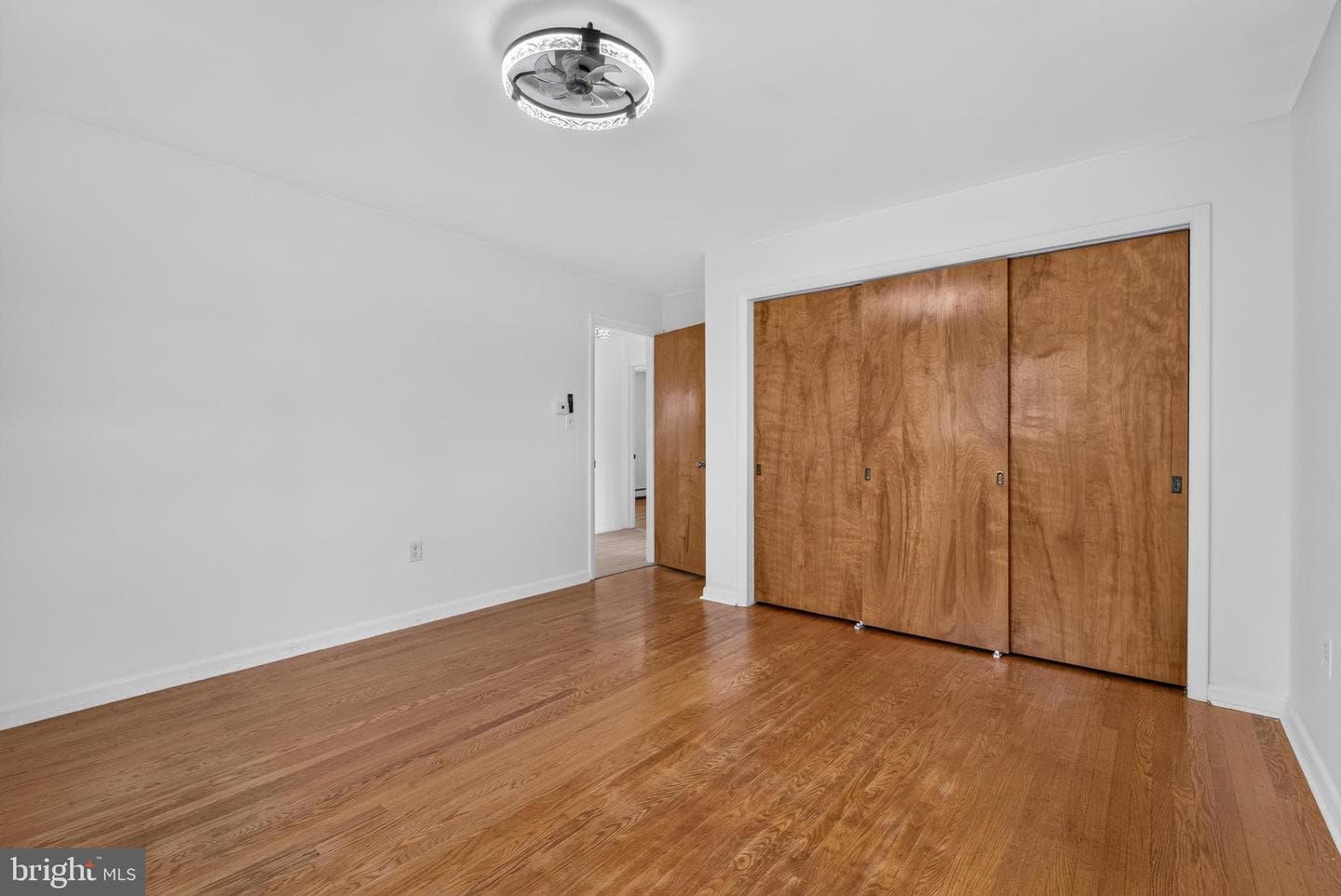 385 Manor Road photo 16
