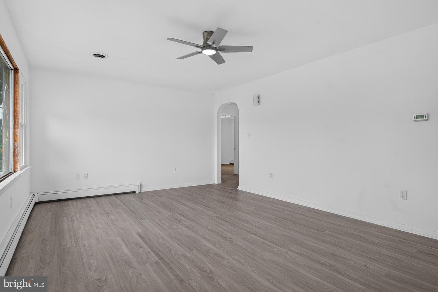 385 Manor Road photo 4