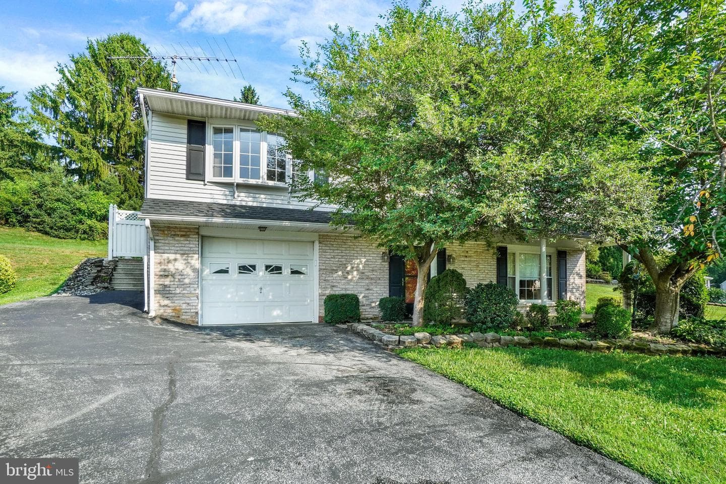 127 Strassburg Circle, Shrewsbury