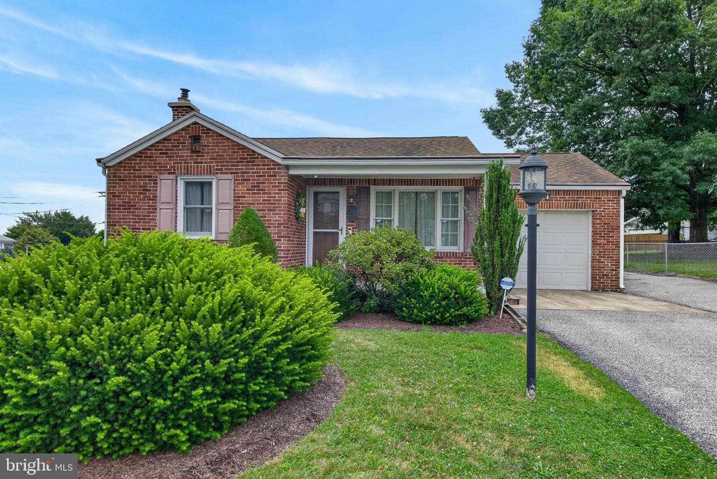 540 Manor Road photo 2