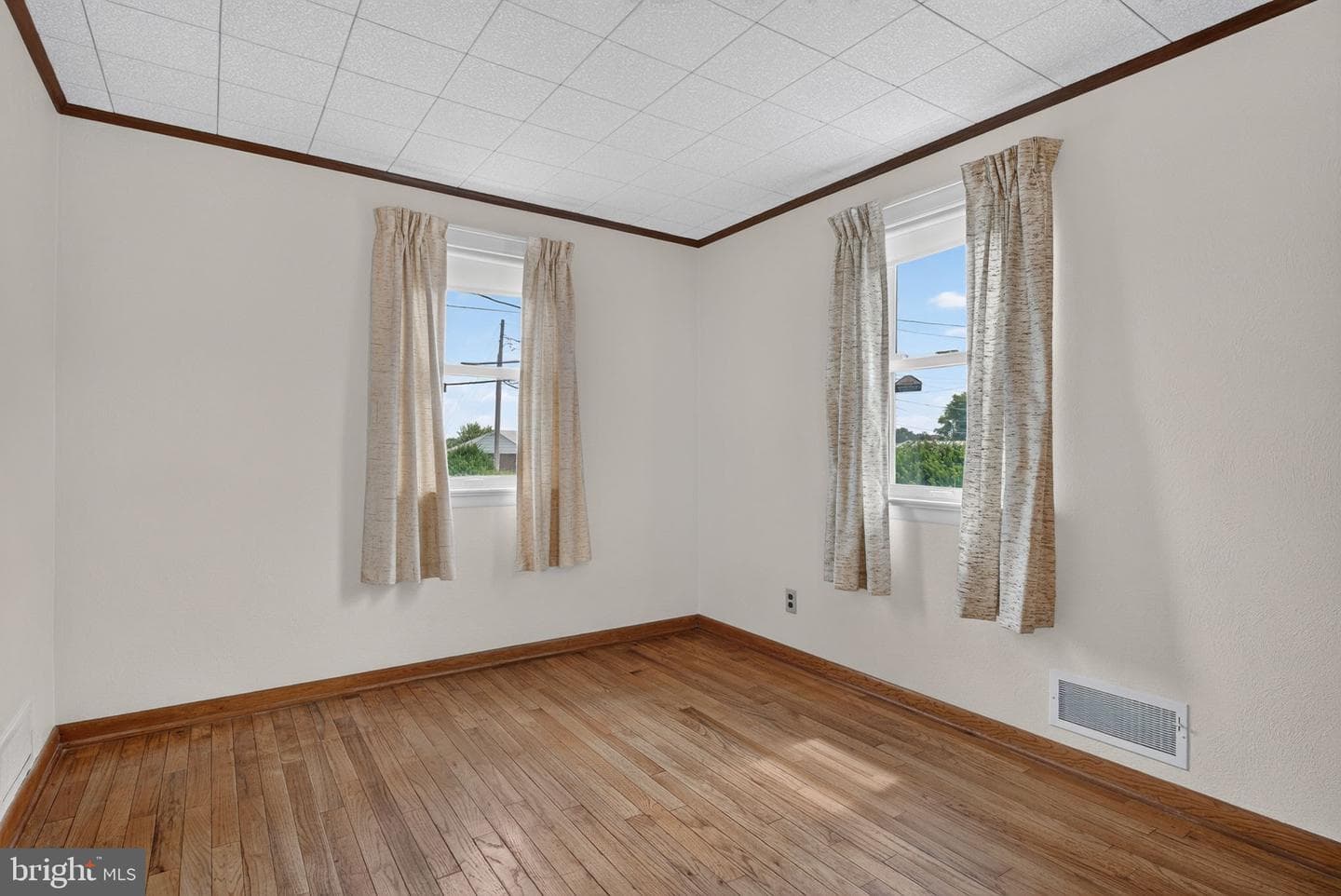 540 Manor Road photo 22