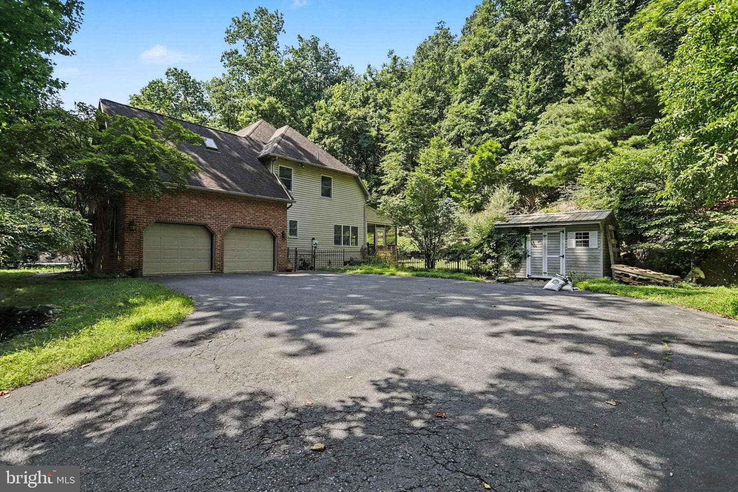 661 Hunters Lane photo 4