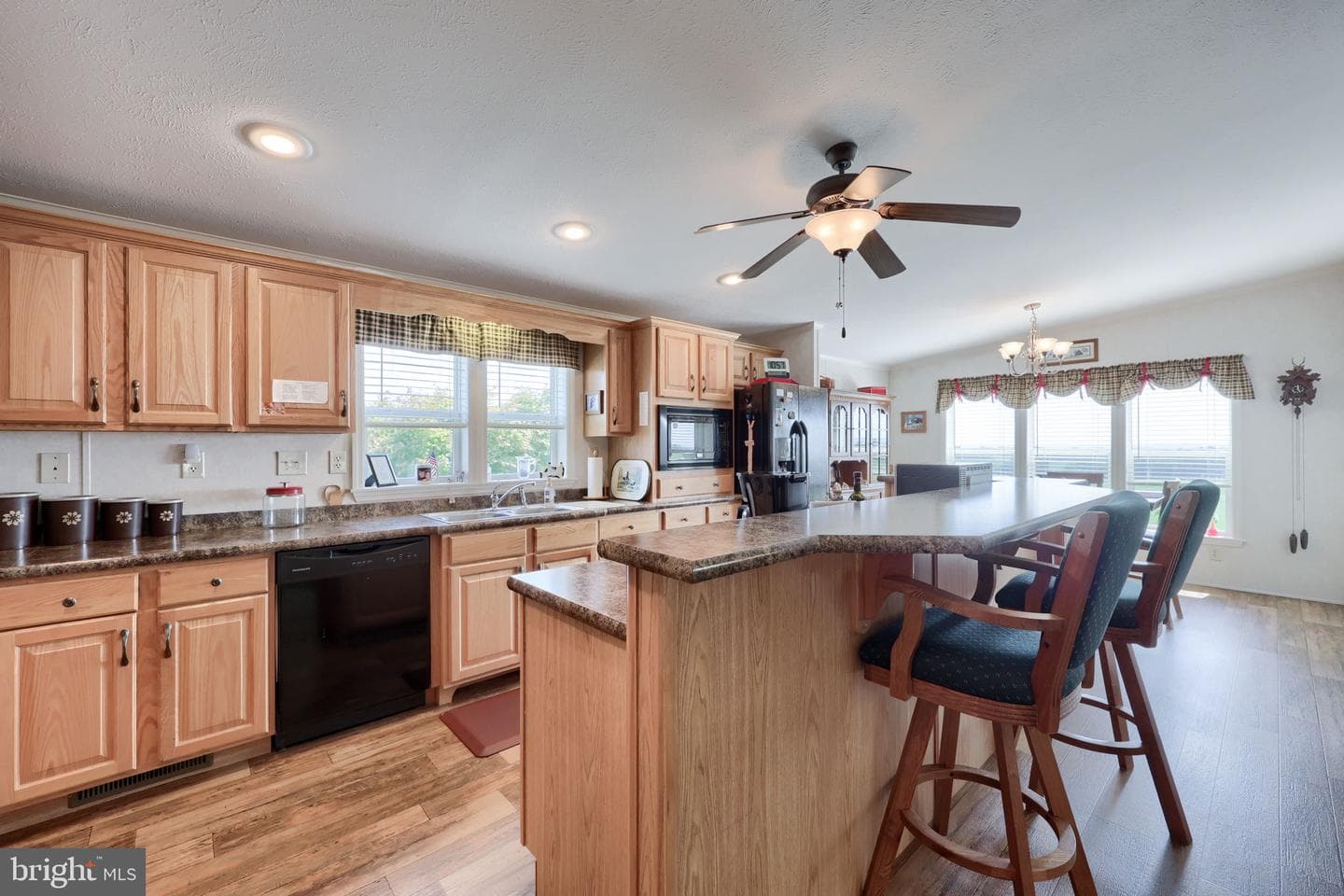 254 James Way photo 8