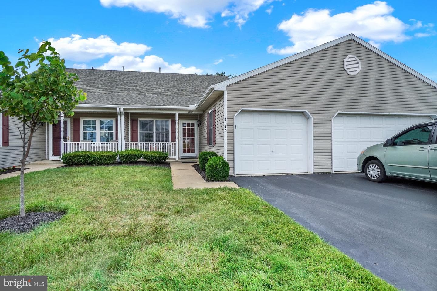 2053 Village Circle E, York