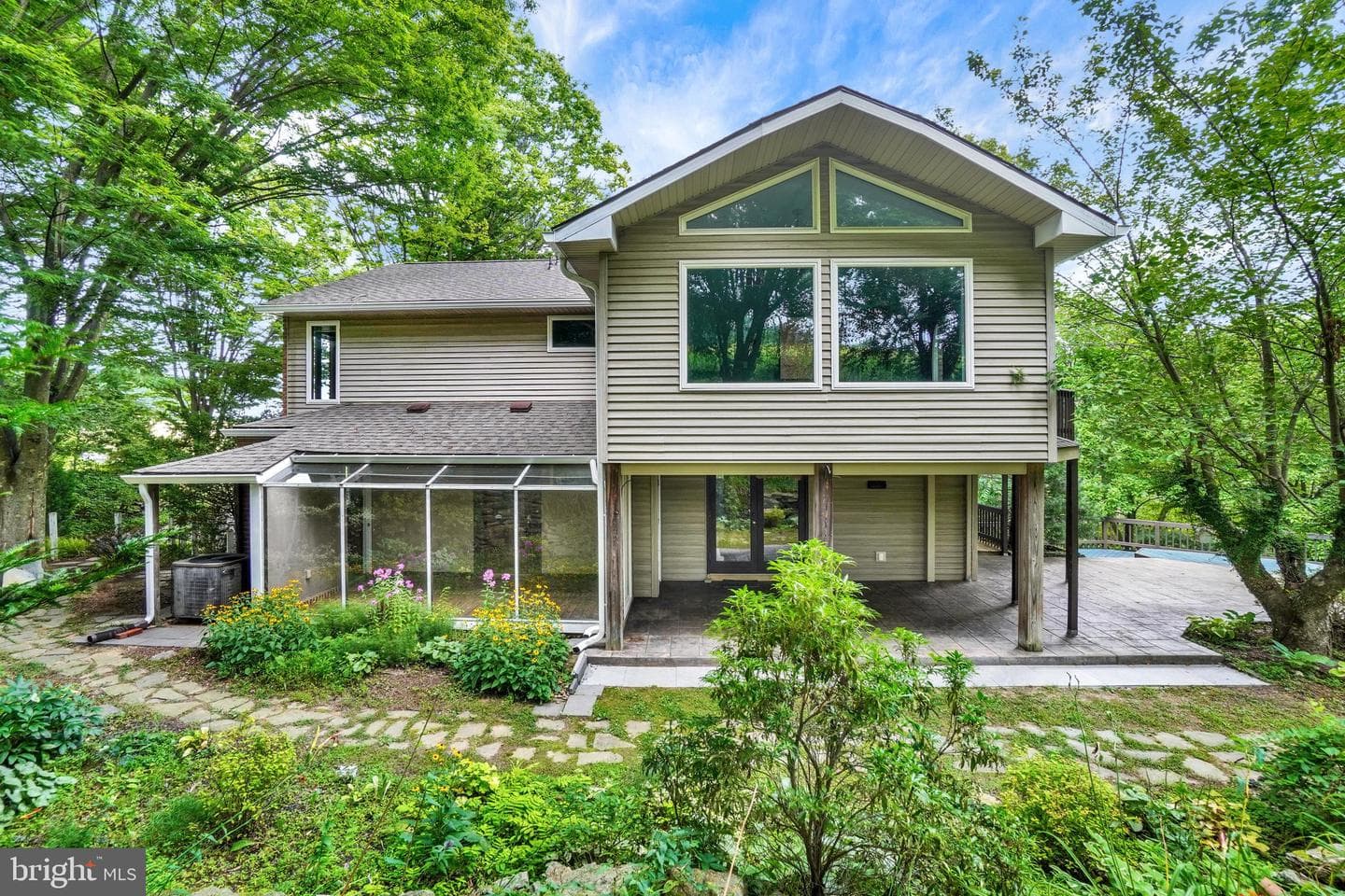 821 Smeltzer Road photo 4