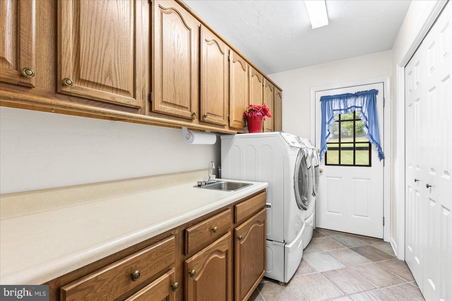 530 Dietz Road photo 14