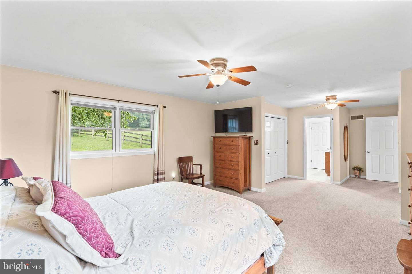 530 Dietz Road photo 16