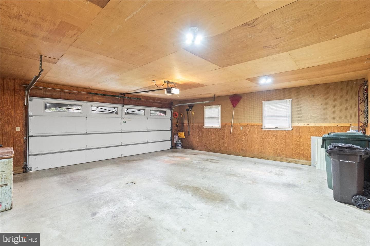 530 Dietz Road photo 32