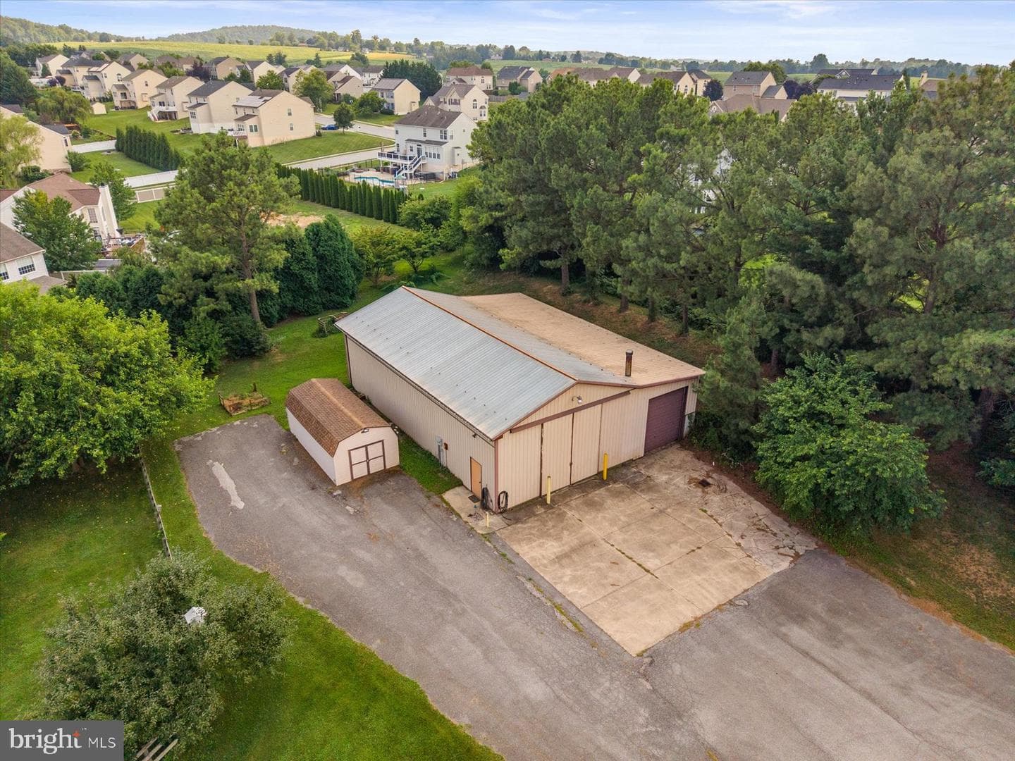 530 Dietz Road photo 38
