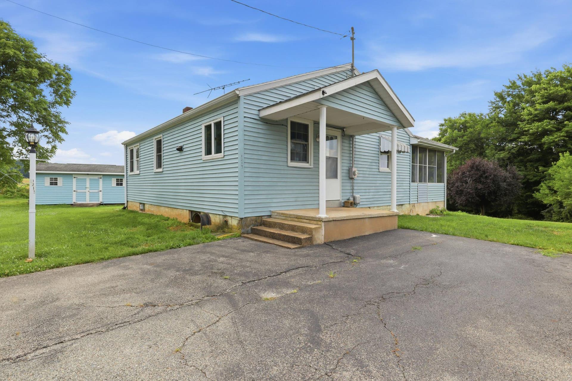1213 S Lake Road, Spring Grove