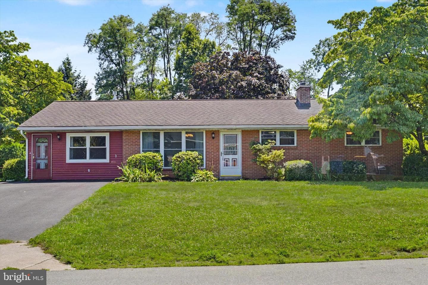 308 Hillcrest Drive photo 1