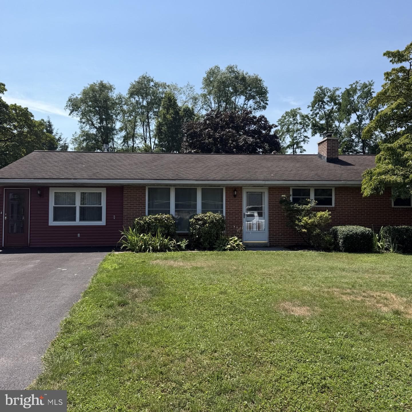 308 Hillcrest Drive photo 2
