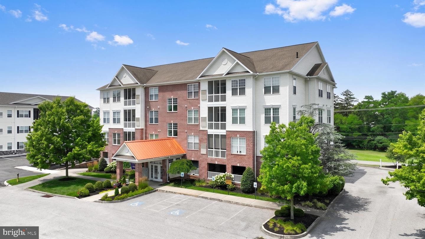1050 Crest Way #304, York