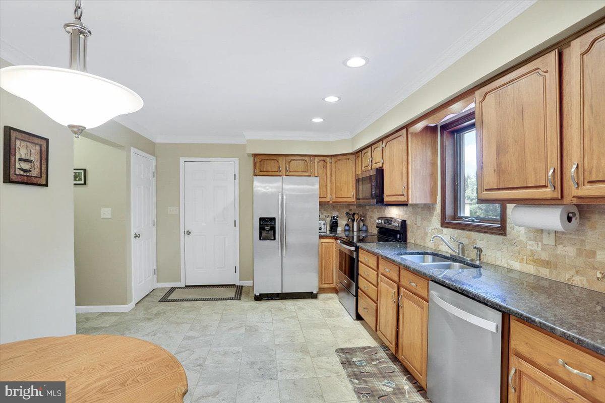 643 Elliott Drive photo 13