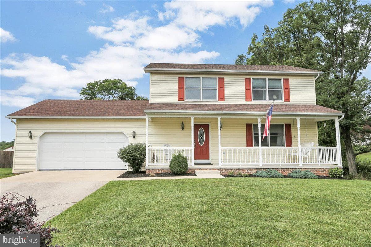643 Elliott Drive photo 2