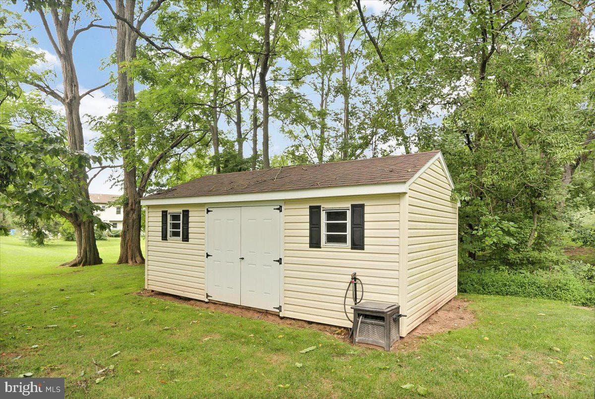 643 Elliott Drive photo 46