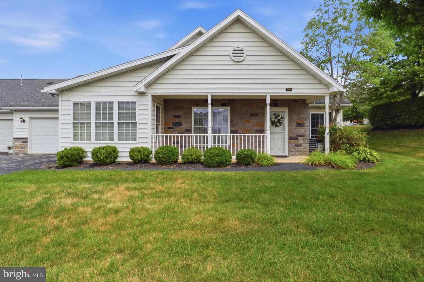 2164 Knob Hill photo 3