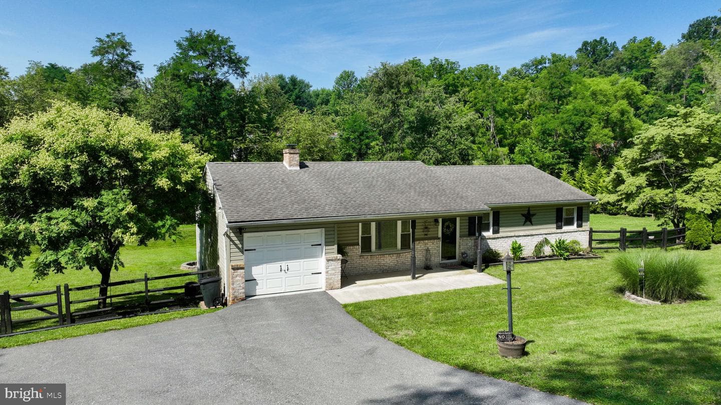 888 Country Lane photo 1