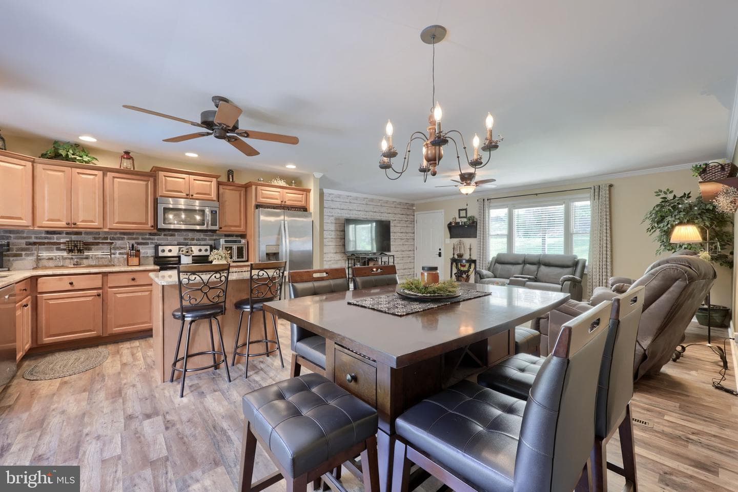 888 Country Lane photo 12