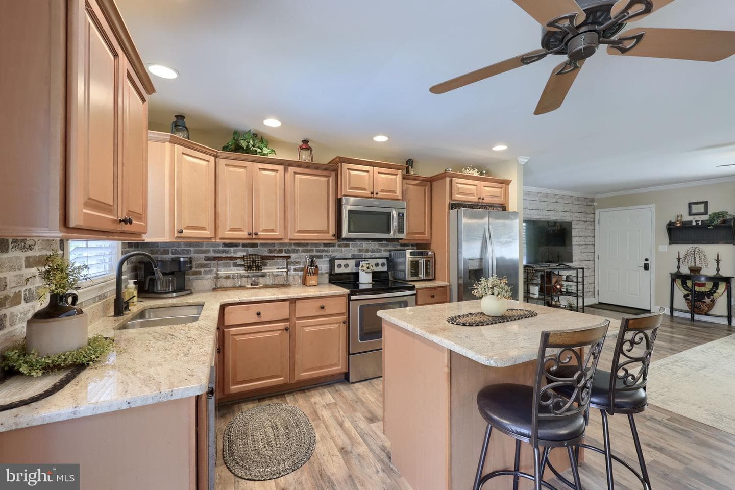 888 Country Lane photo 14