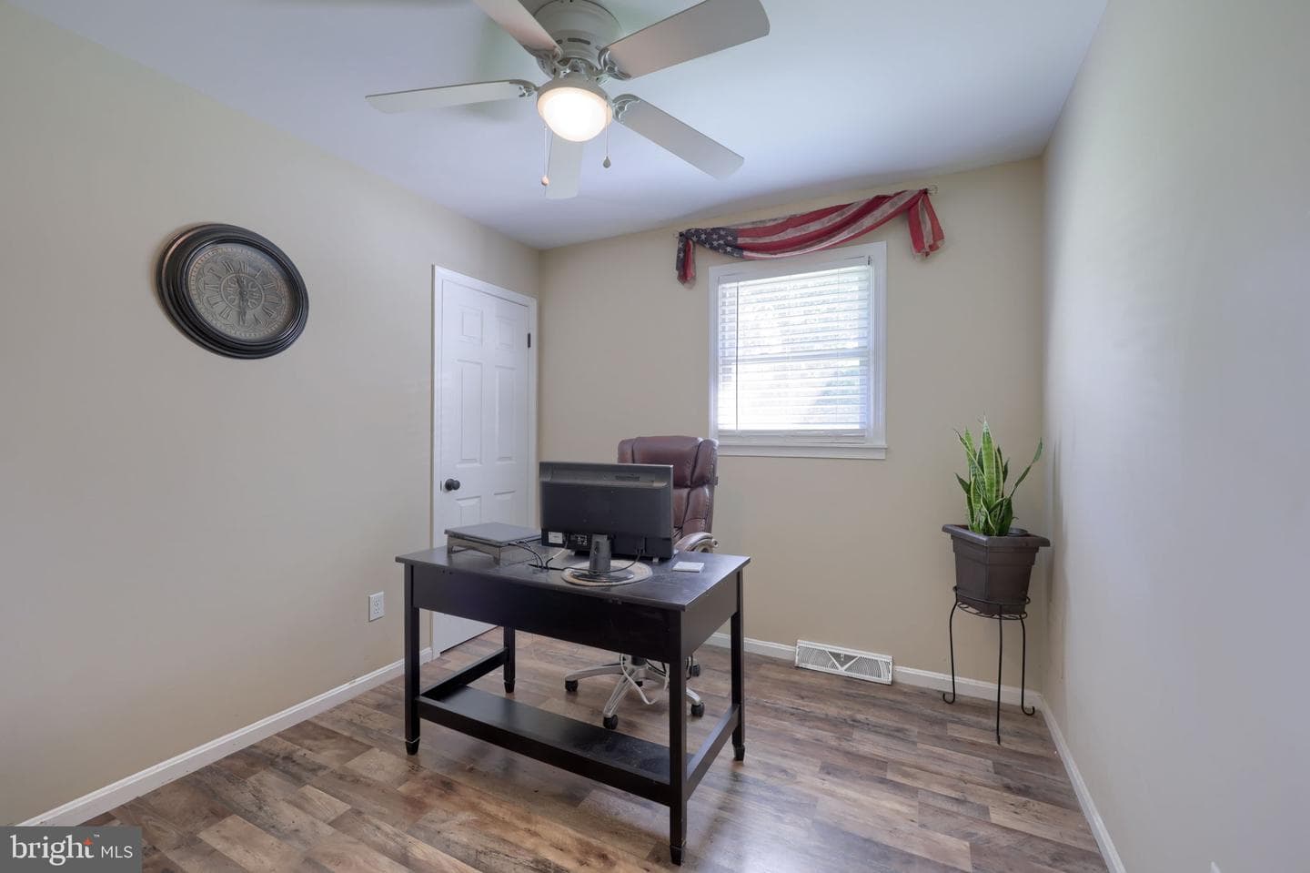 888 Country Lane photo 24