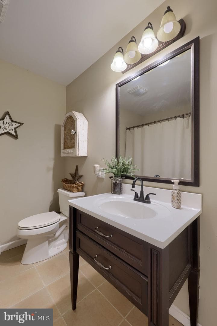 888 Country Lane photo 25