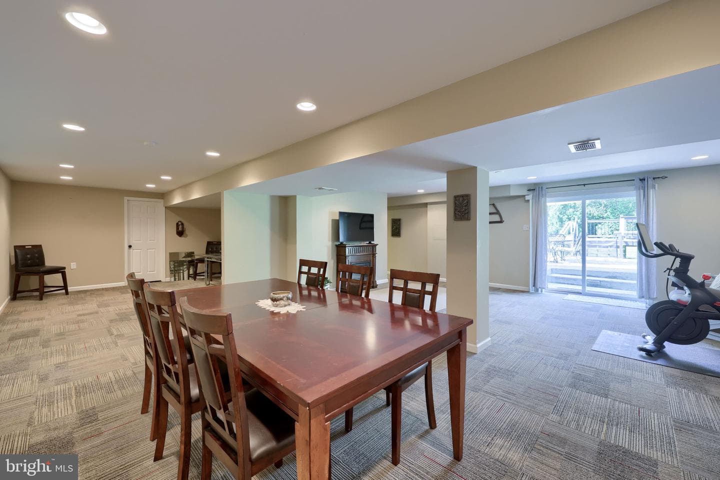 888 Country Lane photo 27