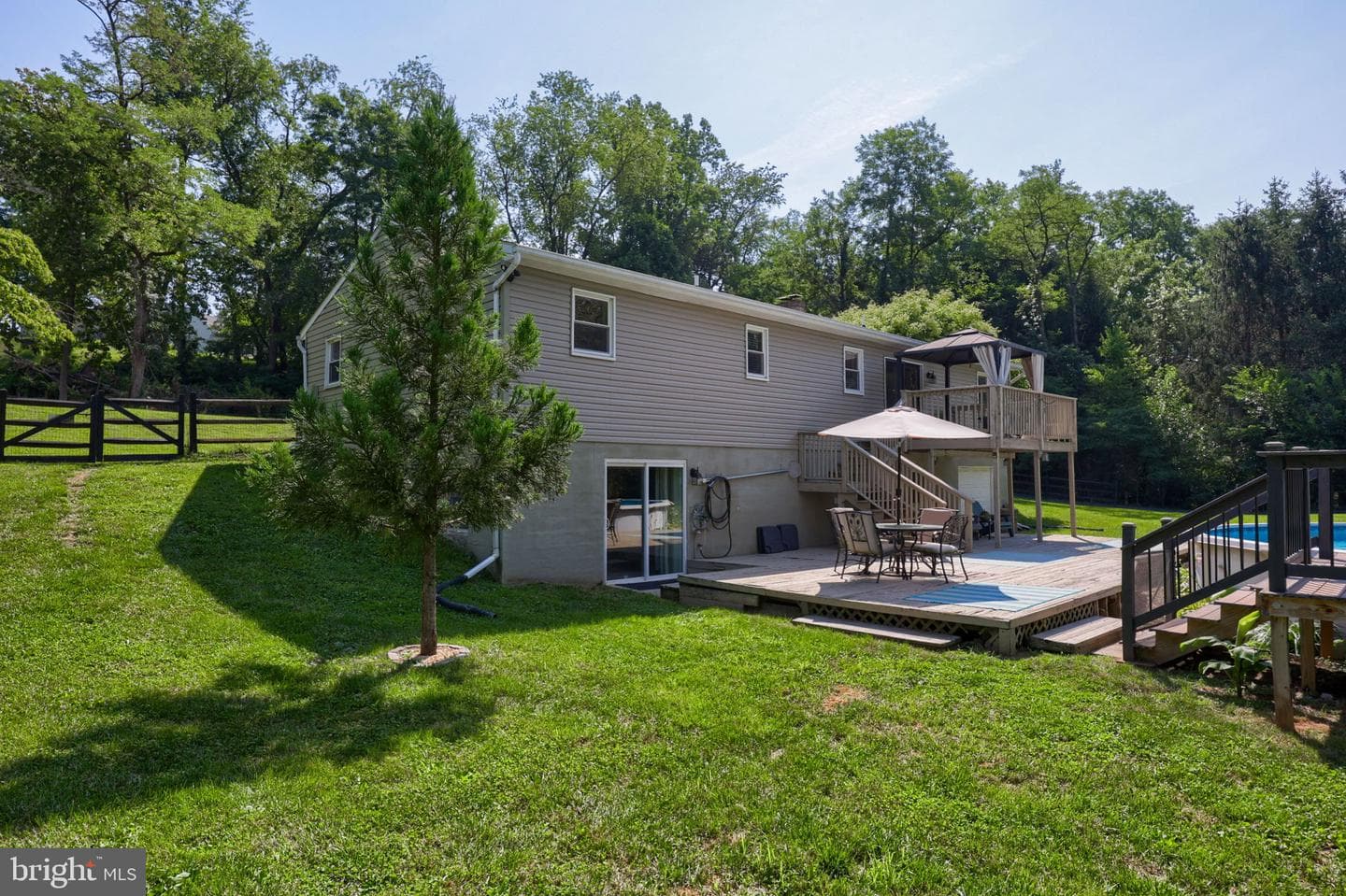 888 Country Lane photo 36