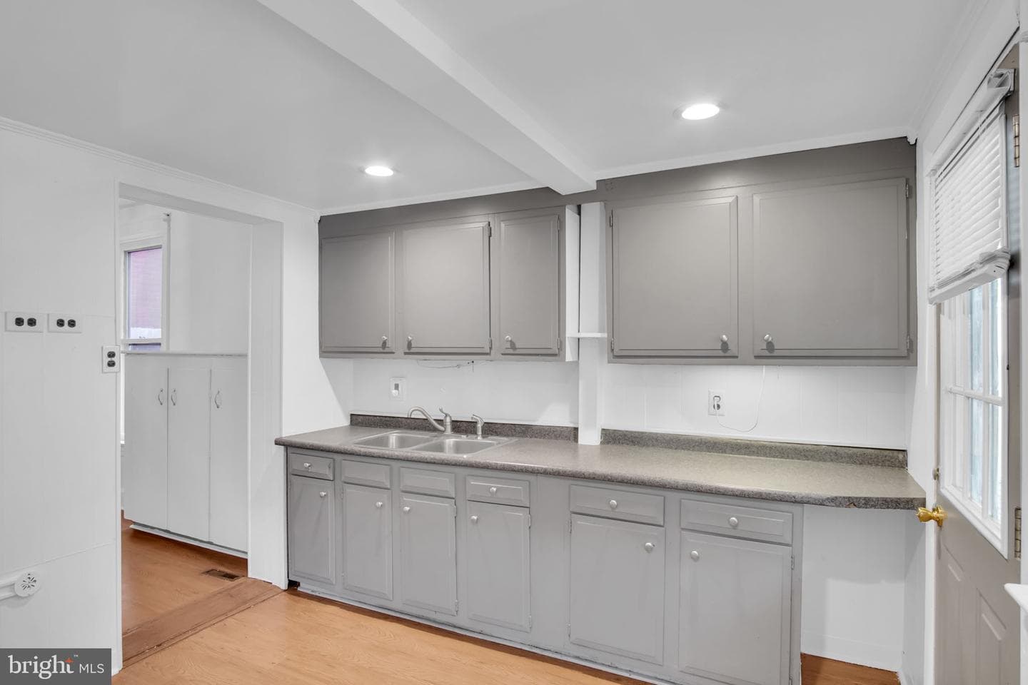 967 E King Street photo 11