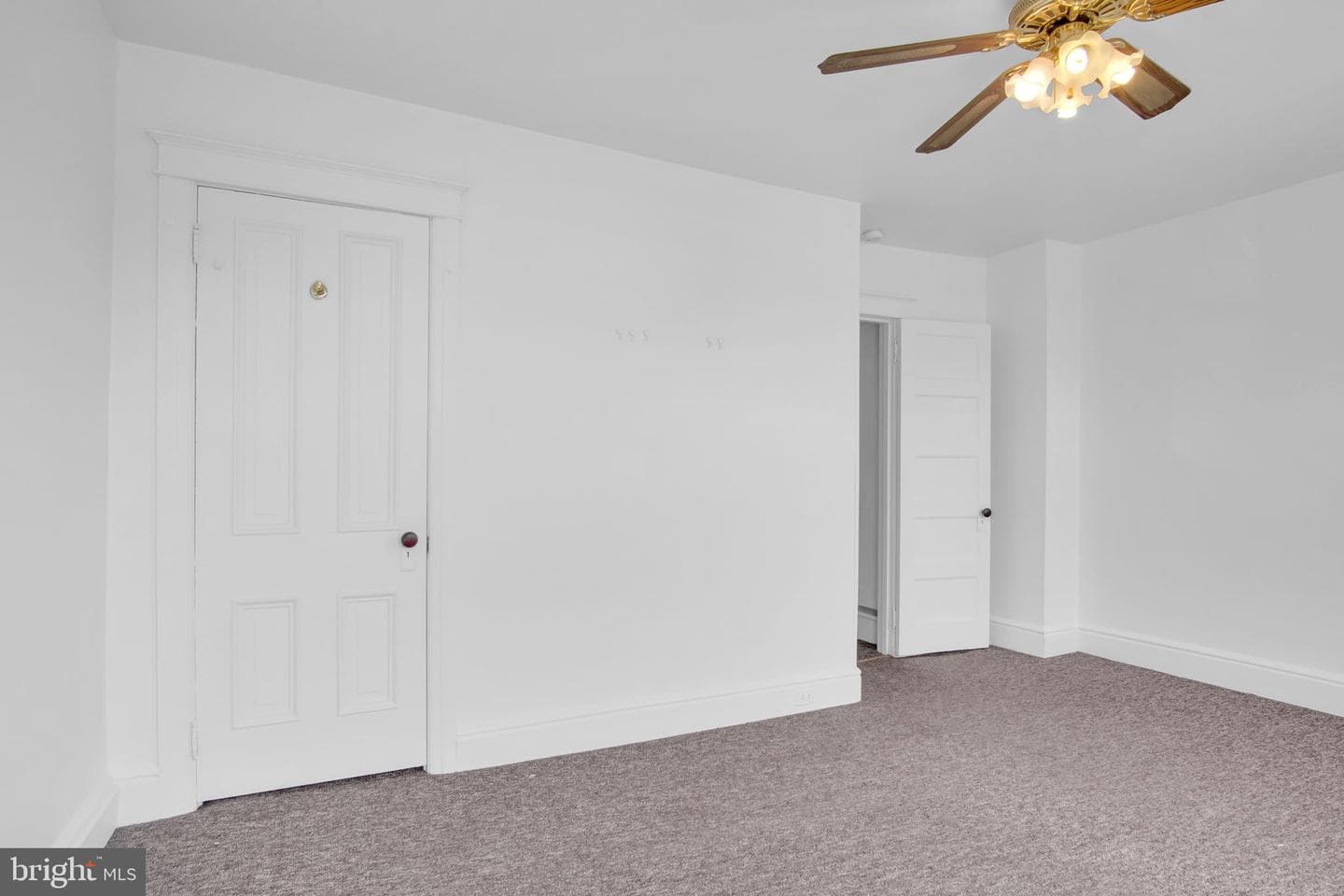967 E King Street photo 27