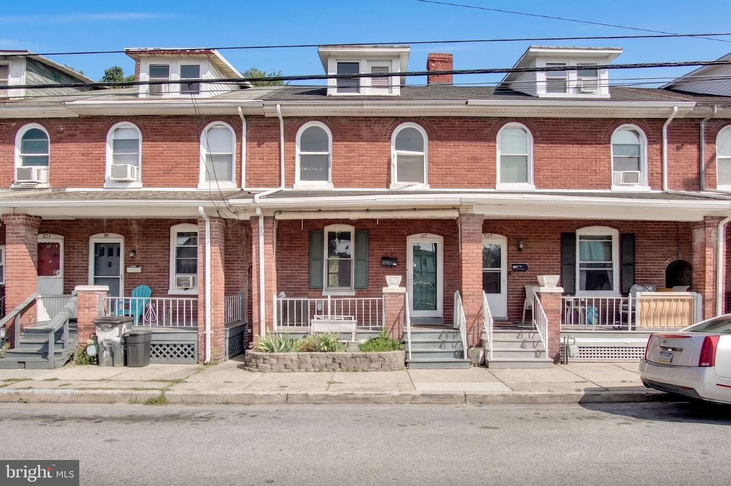 967 E King Street photo 34