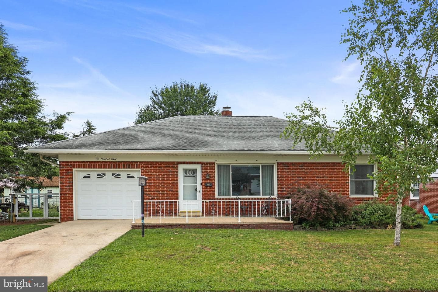 208 Willow Street photo 1