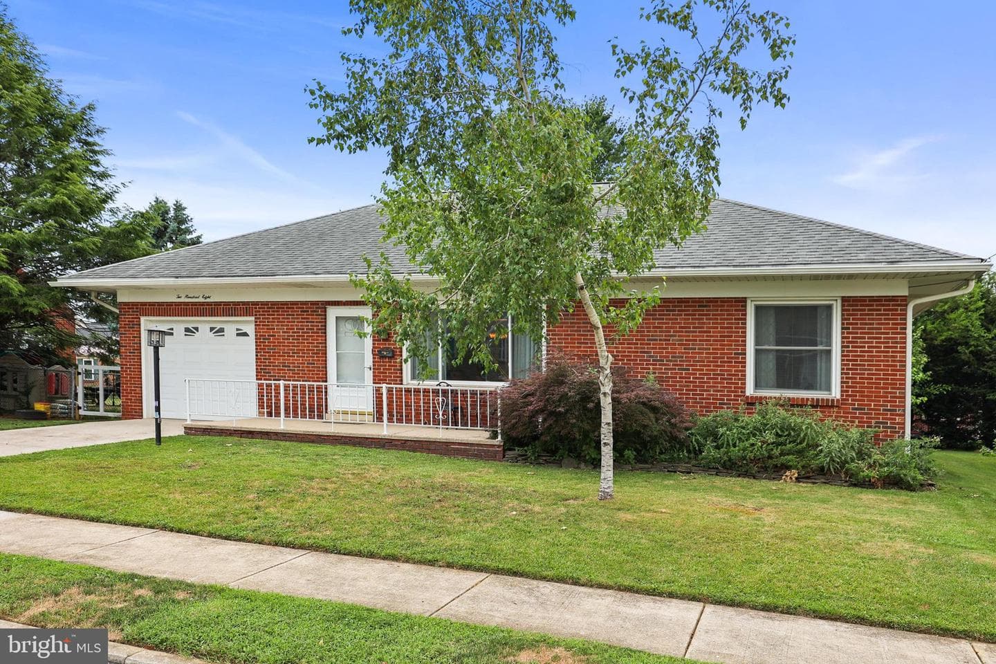 208 Willow Street photo 2