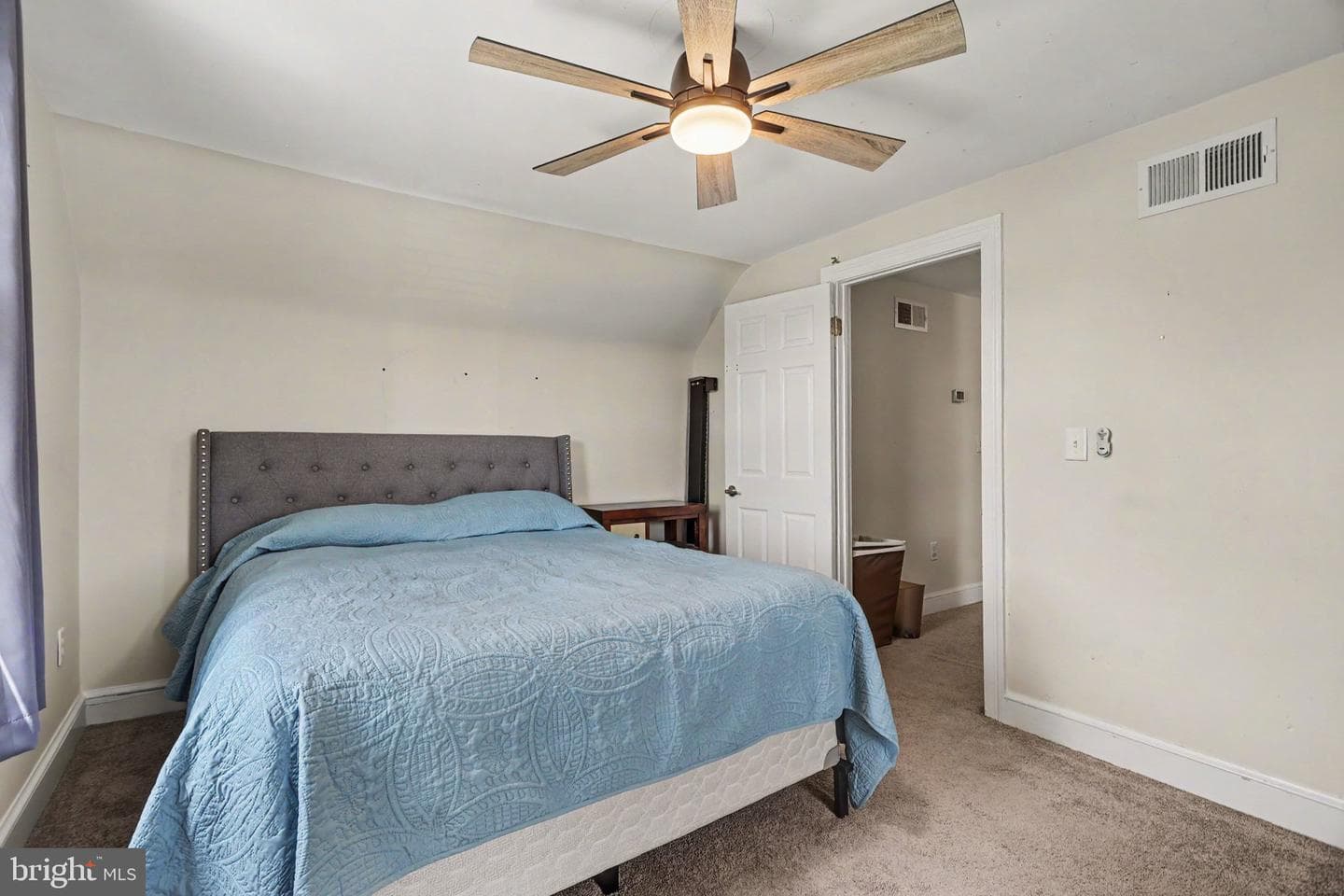2740 N George Street photo 27