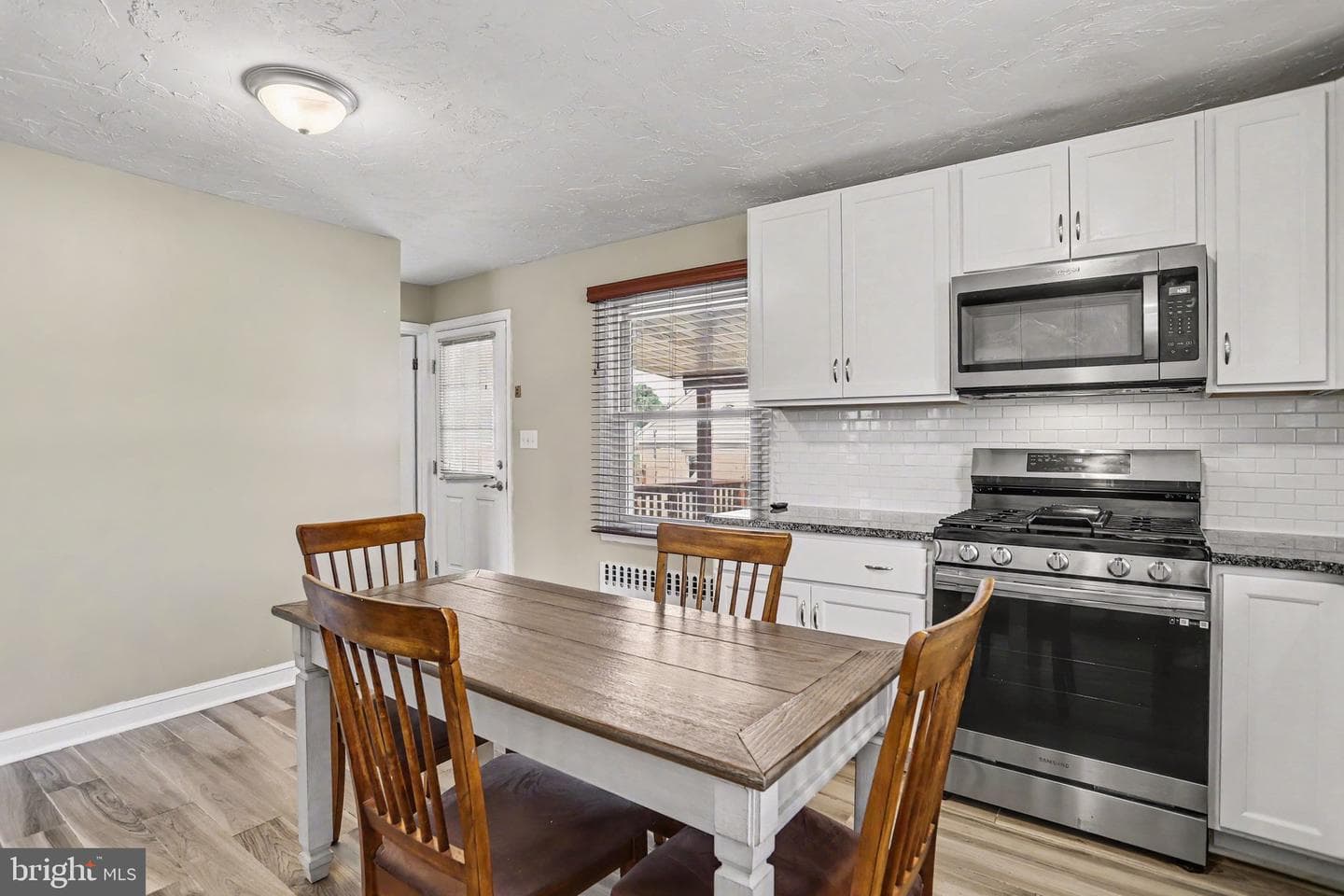 33 N Queen Street photo 10