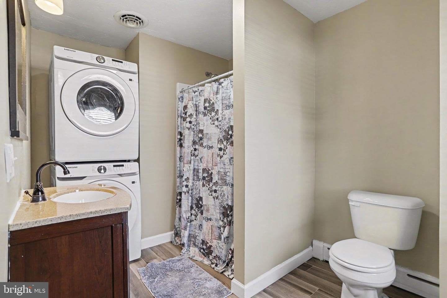 33 N Queen Street photo 12