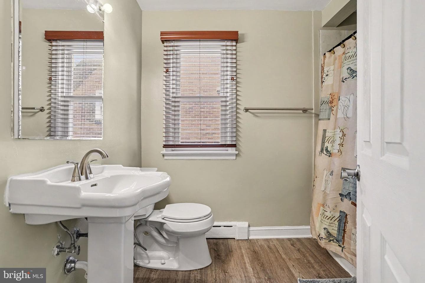 33 N Queen Street photo 13