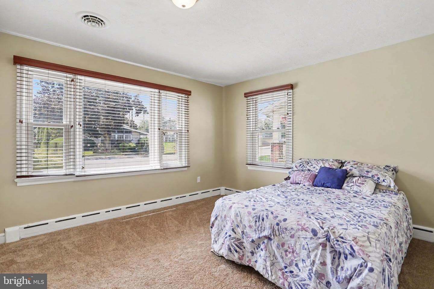 33 N Queen Street photo 16