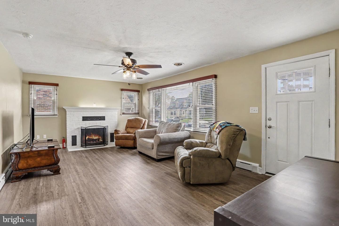 33 N Queen Street photo 5
